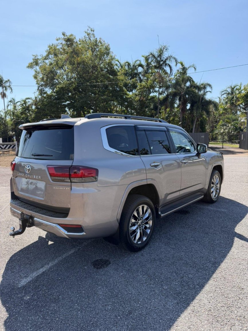 2025 Toyota Land Cruiser Sahara ZX photo 4