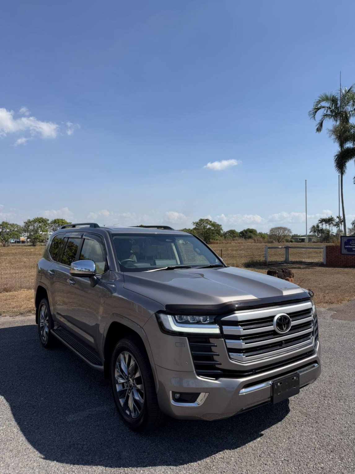 2025 Toyota Land Cruiser Sahara ZX photo 6