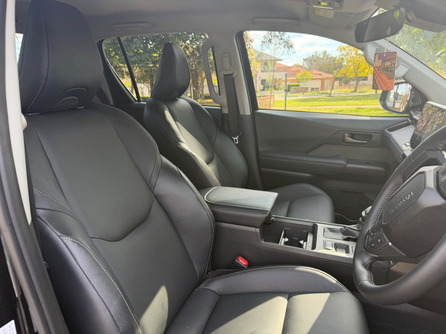 2025 Toyota Hilux Rogue photo 3